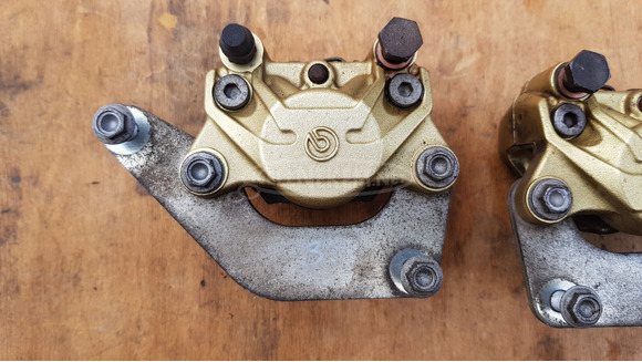 Piaggio Beverly Tourer 400 első féknyereg pár - 2/9