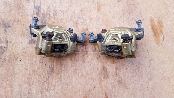 Piaggio Beverly Tourer 400 első féknyereg pár - 4/9