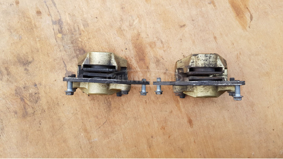 Piaggio Beverly Tourer 400 első féknyereg pár - 5/9