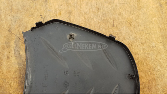 Piaggio Beverly Tourer 400 hátsó kapaszkodó burkolat - 6/6