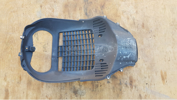 Piaggio Beverly Tourer 400 hűtő elötti idom - 1/9