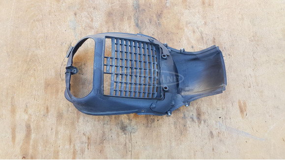 Piaggio Beverly Tourer 400 hűtő elötti idom - 4/9