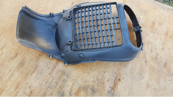 Piaggio Beverly Tourer 400 hűtő elötti idom - 6/9