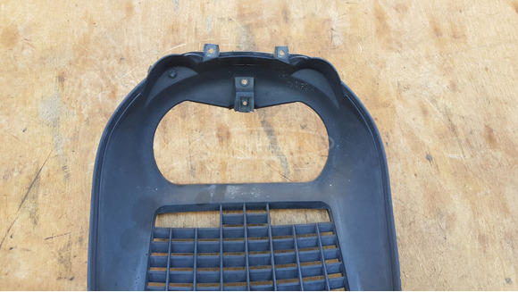 Piaggio Beverly Tourer 400 hűtő elötti idom - 8/9