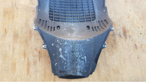 Piaggio Beverly Tourer 400 hűtő elötti idom - 9/9