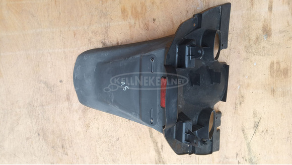 Suzuki Burgman UH 125 - 150 hátsó sárvédő - 1/8