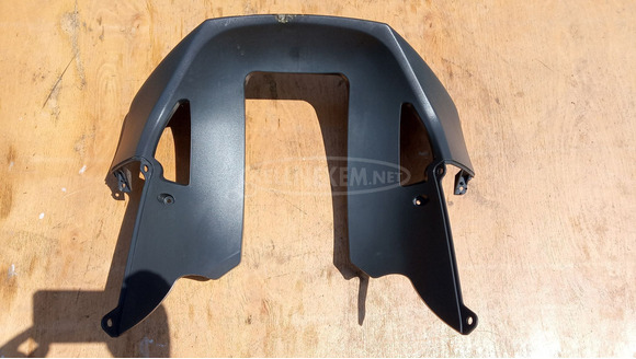 Suzuki Burgman UH 125 - 150 első idom alsó - 1/10