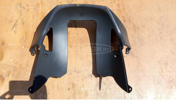 Suzuki Burgman UH 125 - 150 első idom alsó