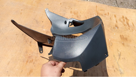 Suzuki Burgman UH 125 - 150 első idom alsó - 9/10