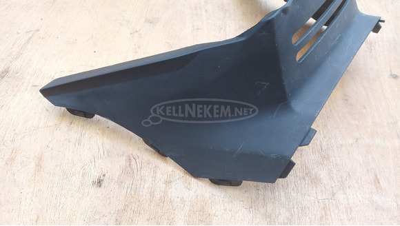 Suzuki Burgman UH 125 - 150 ülés alatti műanyag - 3/7