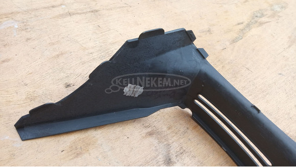 Suzuki Burgman UH 125 - 150 ülés alatti műanyag - 6/7