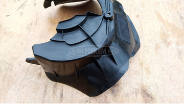 Suzuki Burgman UH 125 - 150 első kerék feletti műanyag