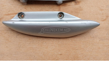 Suzuki Burgman UH 125 - 150 hátsó kapaszkodó ezüst