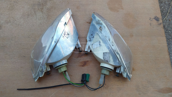 Suzuki Burgman UH 125 - 150 első irányjelző pár - 1/7