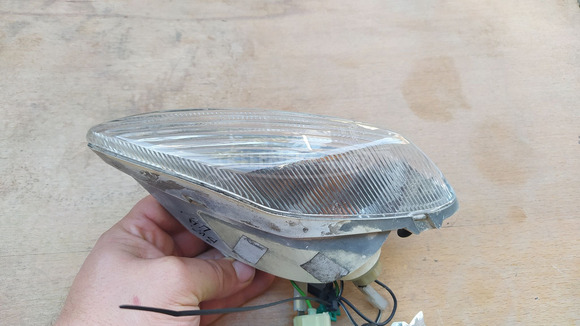 Suzuki Burgman UH 125 - 150 első irányjelző pár - 6/7