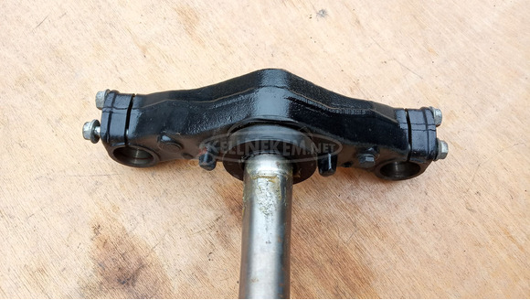 Suzuki Burgman UH 125 - 150 T szár kormányszár kormányoszlop - 6/10