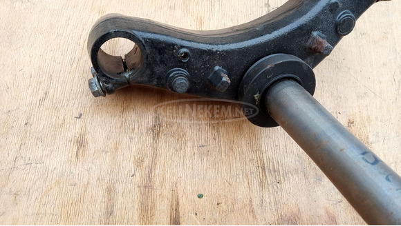 Suzuki Burgman UH 125 - 150 T szár kormányszár kormányoszlop - 10/10