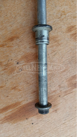 Suzuki Burgman UH 125 - 150 első keréktengely - 2/3