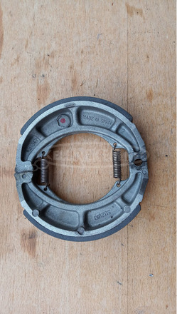 Suzuki Burgman UH 125 - 150 hátsó fékbetét kézifékhez - 1/4