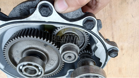 Suzuki Burgman UH 125 hátsó végáttétel - 5/10