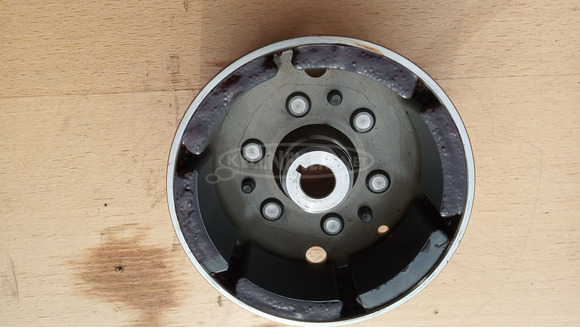 Suzuki Burgman UH 125 - 150 lendkerék - 1/7