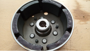 Suzuki Burgman UH 125 - 150 lendkerék