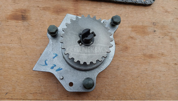 Suzuki Burgman UH 125 - 150 olajpumpa - 2/6