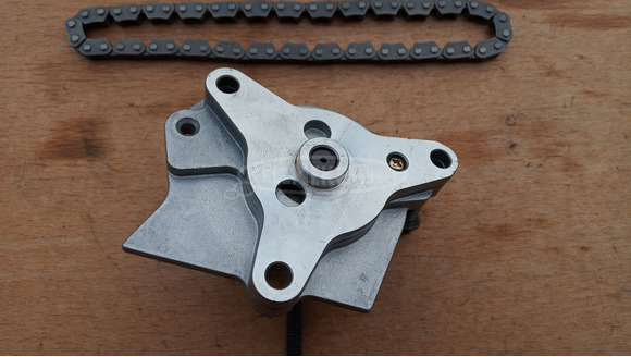 Suzuki Burgman UH 125 - 150 olajpumpa - 3/6