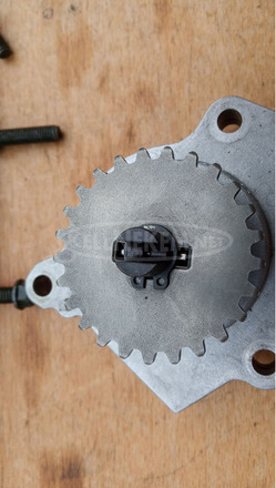 Suzuki Burgman UH 125 - 150 olajpumpa - 6/6