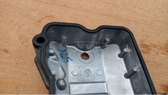 Suzuki Burgman UH 125 - 150 szelepfedél - 8/9