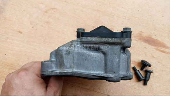 Suzuki Burgman UH 125 - 150 szelepfedél - 9/9