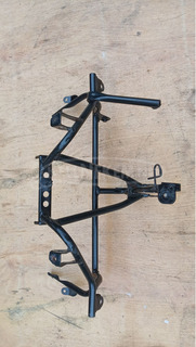 Suzuki Burgman UH 125 - 150 első idomtartó konzol