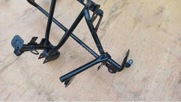 Suzuki Burgman UH 125 - 150 első idomtartó konzol - 3/10