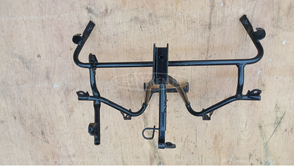 Suzuki Burgman UH 125 - 150 első idomtartó konzol - 4/10