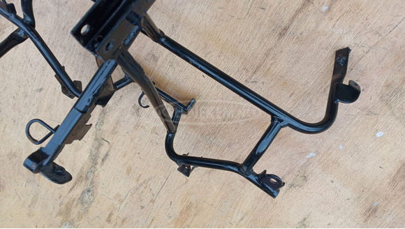 Suzuki Burgman UH 125 - 150 első idomtartó konzol - 5/10