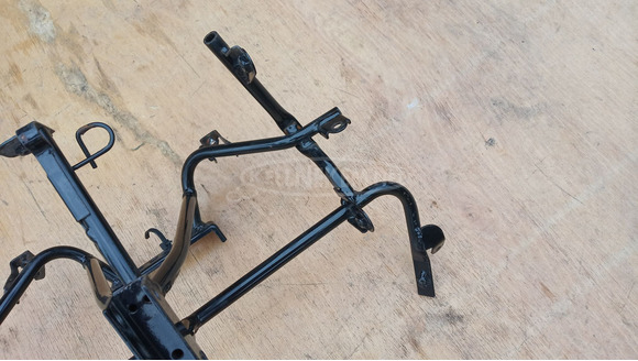 Suzuki Burgman UH 125 - 150 első idomtartó konzol - 6/10