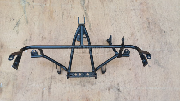 Suzuki Burgman UH 125 - 150 első idomtartó konzol - 7/10