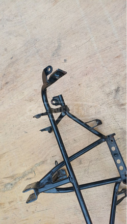 Suzuki Burgman UH 125 - 150 első idomtartó konzol - 9/10