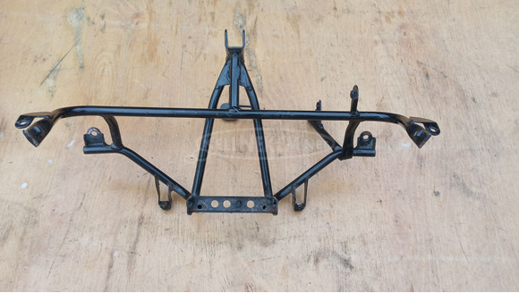 Suzuki Burgman UH 125 - 150 első idomtartó konzol - 10/10