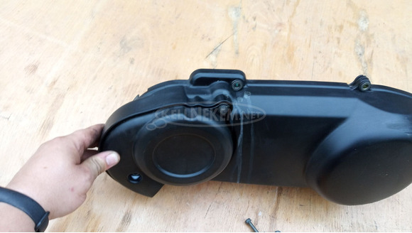 Suzuki Burgman UH 125 - 150 kuplung fedél - 10/10