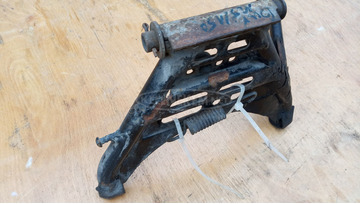 Suzuki Burgman UH 125 - 150 középtámasz