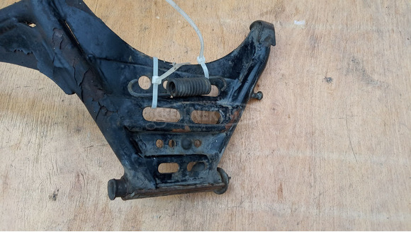 Suzuki Burgman UH 125 - 150 középtámasz - 10/10