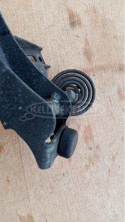 Suzuki Burgman UH 125 - 150 ülés zsanér - 6/7