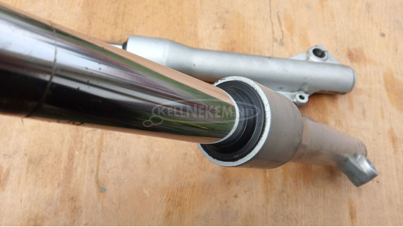 Piaggio Beverly 200 első villaszár - 7/9