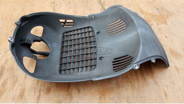 Piaggio Beverly 200 hűtő előtti idom