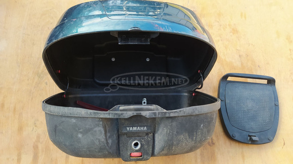 Yamaha Majesty DX 250 gyári hátsó doboz sérült - 2/10