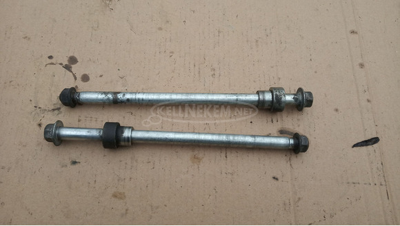 Yamaha Majesty DX 250 első keréktengely - 1/3