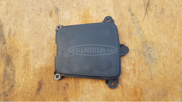 Suzuki Burgman 250 - 400 háttámla közép burkolat - 1/6