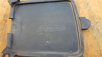 Suzuki Burgman 250 - 400 háttámla közép burkolat