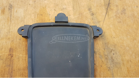 Suzuki Burgman 250 - 400 háttámla közép burkolat - 4/6